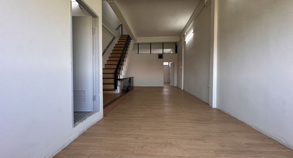 Local comercial en venta de 3 habitaciones en Mueang Chiang Mai, Chiang Mai