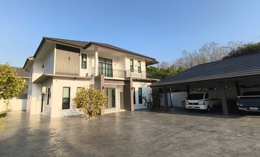 For rent 7 bedrooms villa in San Kamphaeng, Chiang Mai