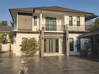 Villa zur Miete mit 7 Zimmer in San Kamphaeng, Chiang Mai