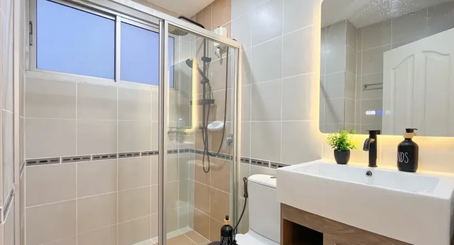 For sale 2 bedrooms condo in Bang Phlat, Bangkok