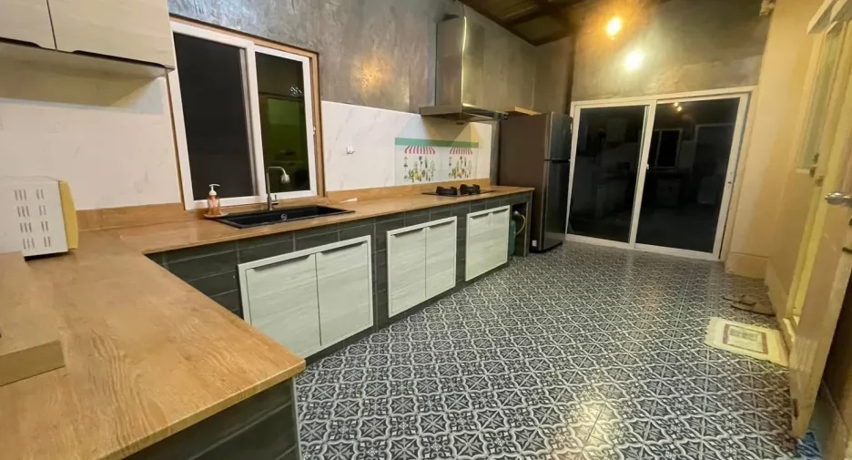 For sale 4 bedrooms house in San Kamphaeng, Chiang Mai