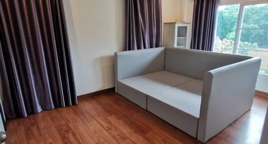 For sale 4 bedrooms house in San Kamphaeng, Chiang Mai