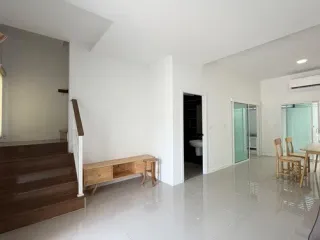 出售 和 出租 4 卧室 联排别墅 在 Bang Phli, Samut Prakan