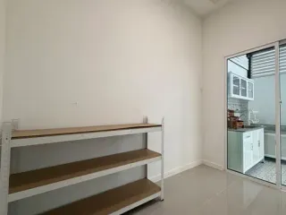 出售 和 出租 4 卧室 联排别墅 在 Bang Phli, Samut Prakan