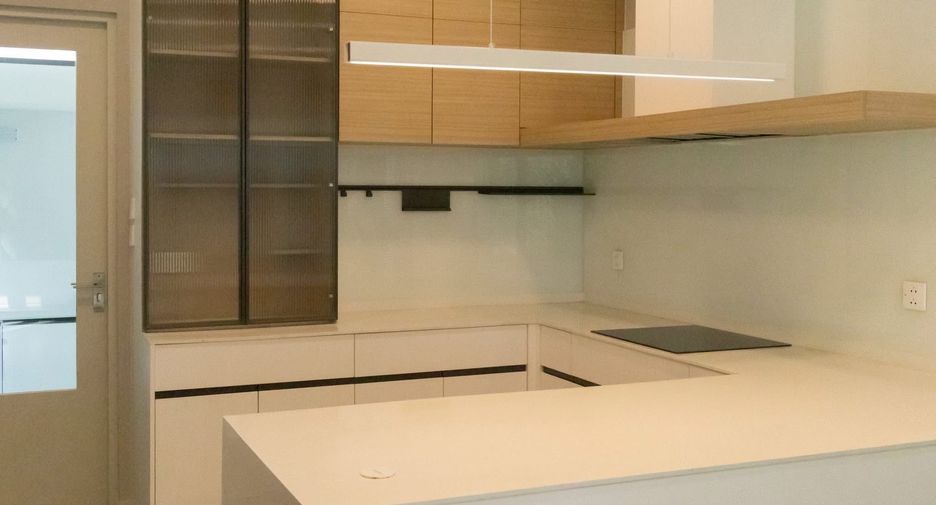 Casa en alquiler de 4 habitaciones en Bang Phli, Samut Prakan