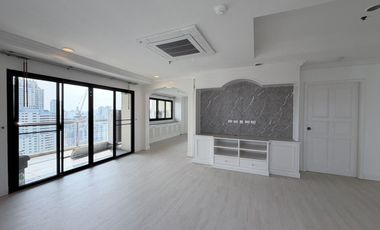 For rent 4 bedrooms condo in Watthana, Bangkok