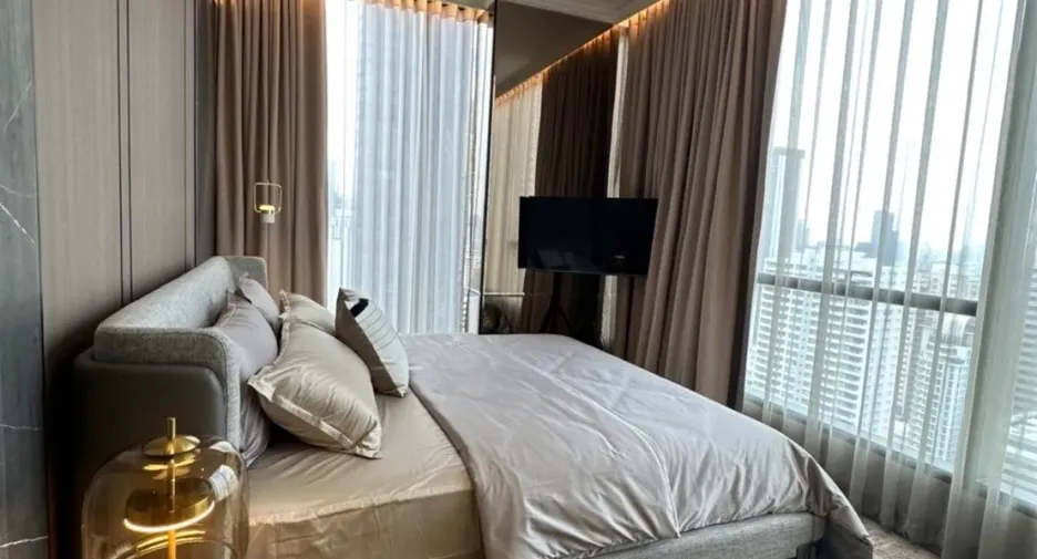 For rent 3 bedrooms condo in Khlong Toei, Bangkok