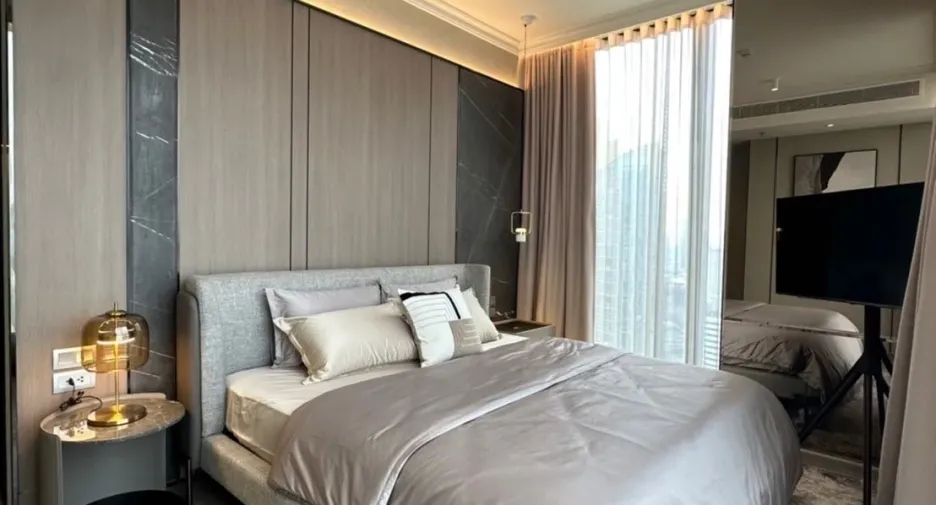For rent 3 bedrooms condo in Khlong Toei, Bangkok