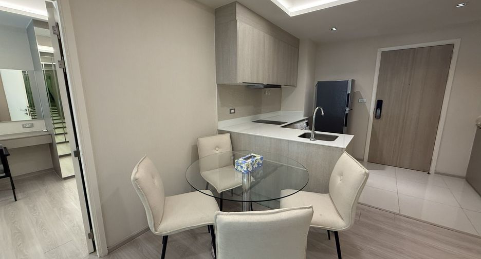 For rent 2 bedrooms condo in Khlong Toei, Bangkok