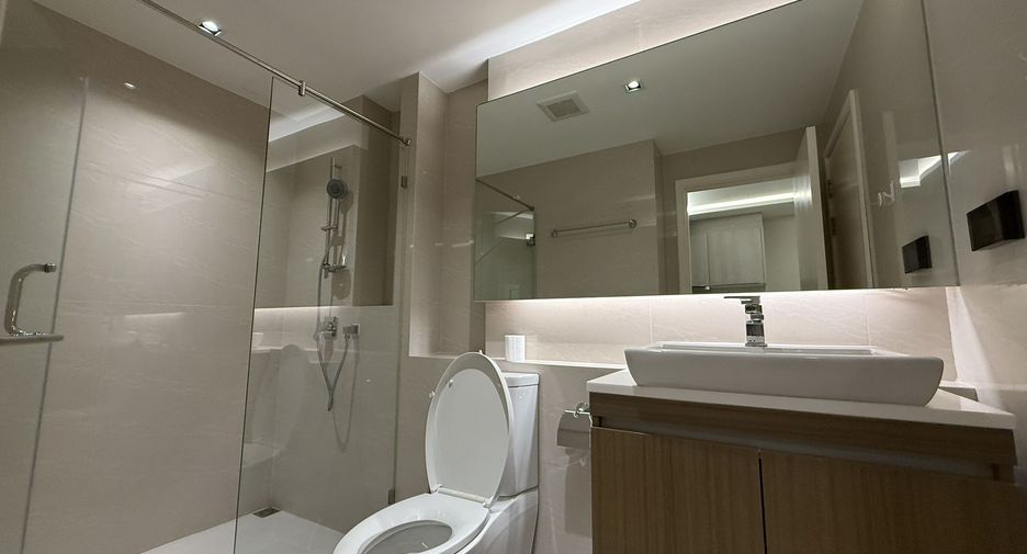For rent 2 bedrooms condo in Khlong Toei, Bangkok