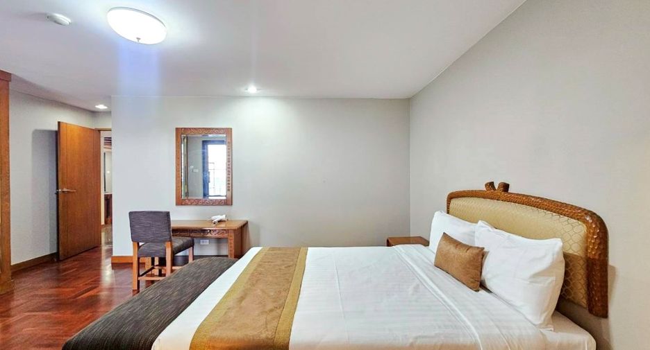 For rent 2 bedrooms condo in Watthana, Bangkok