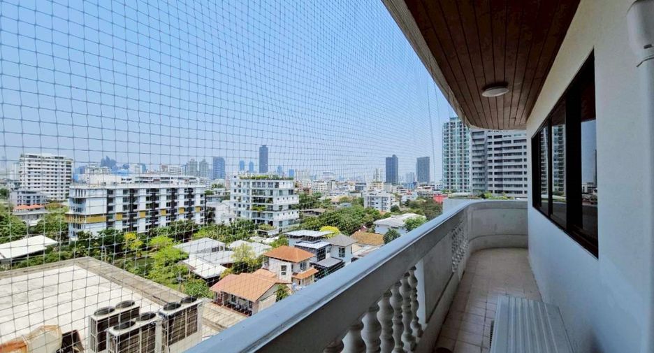 For rent 2 bedrooms condo in Watthana, Bangkok