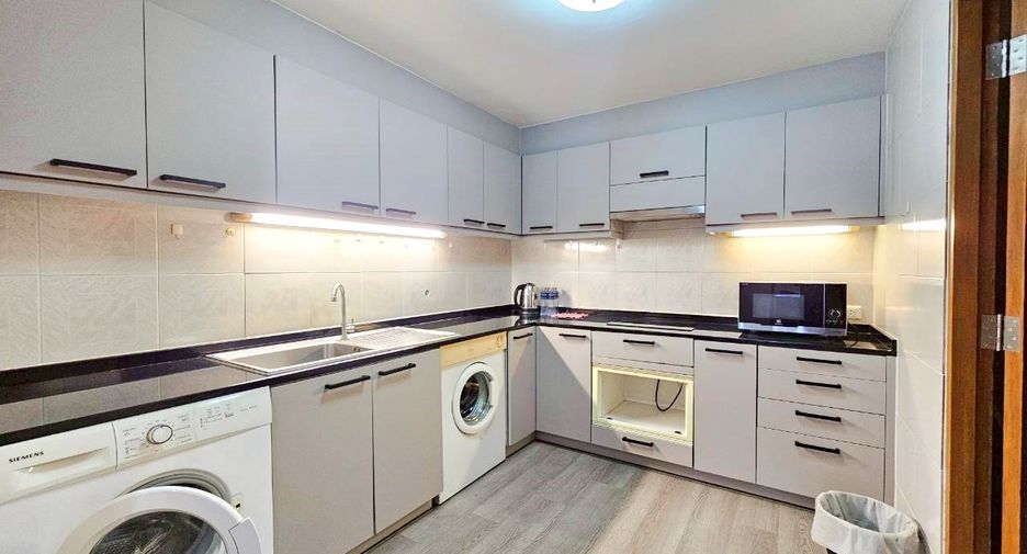 For rent 2 bedrooms condo in Watthana, Bangkok
