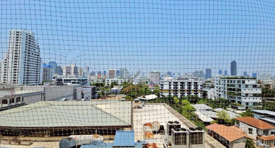 For rent 2 bedrooms condo in Watthana, Bangkok