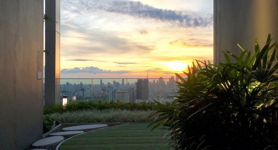 Condo en alquiler y en venta de 2 habitaciones en Khlong Toei, Bangkok
