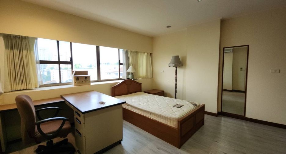 Condo en alquiler de 3 habitaciones en Watthana, Bangkok