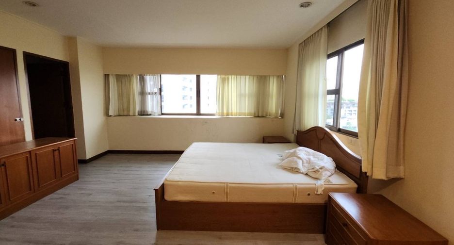 Condo en alquiler de 3 habitaciones en Watthana, Bangkok