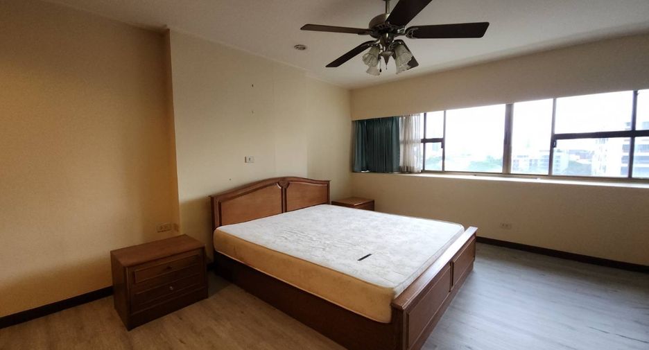 Condo en alquiler de 3 habitaciones en Watthana, Bangkok