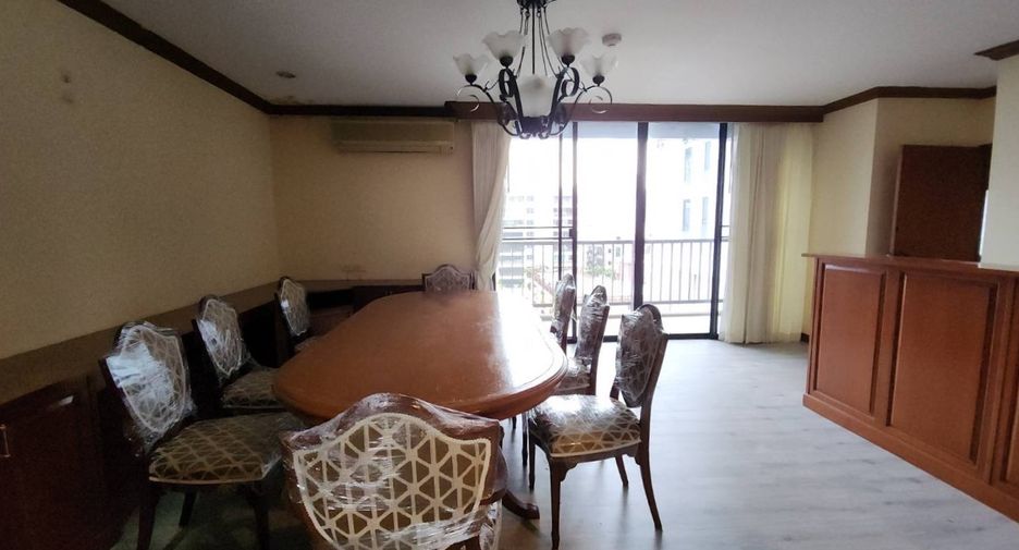 Condo en alquiler de 3 habitaciones en Watthana, Bangkok