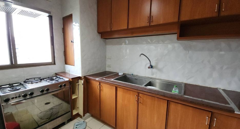 Condo en alquiler de 3 habitaciones en Watthana, Bangkok