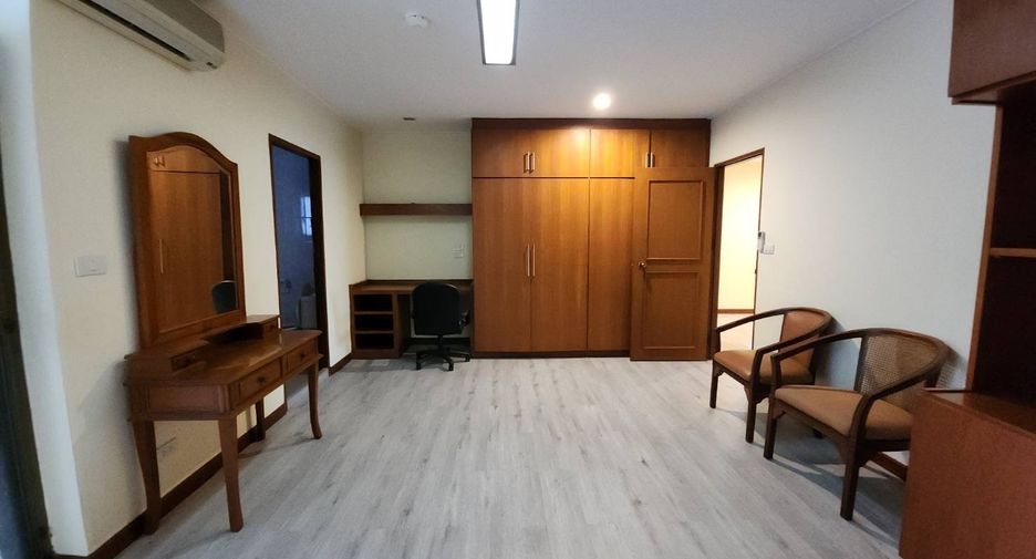 Condo en alquiler de 3 habitaciones en Watthana, Bangkok