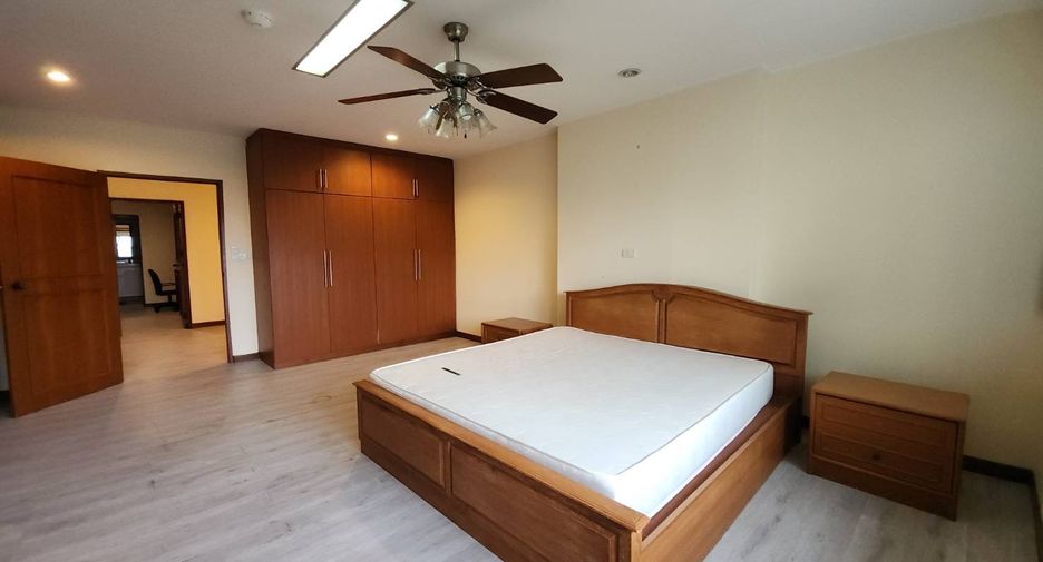Condo en alquiler de 3 habitaciones en Watthana, Bangkok