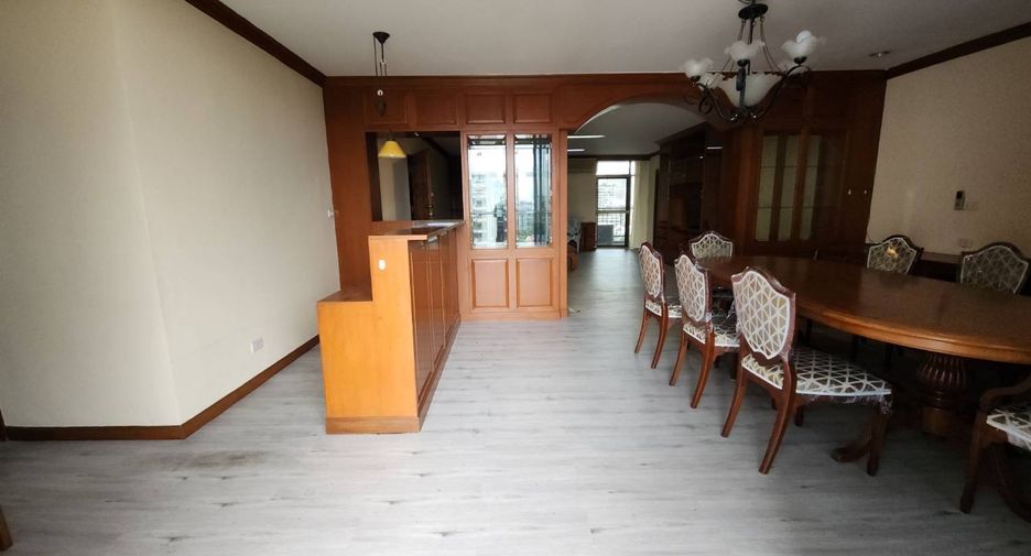 Condo en alquiler de 3 habitaciones en Watthana, Bangkok