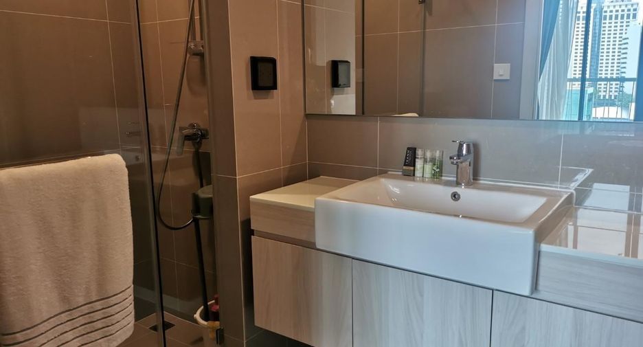 For rent 2 bedrooms condo in Watthana, Bangkok