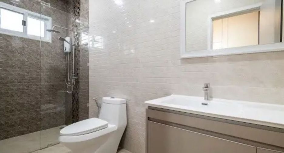 For sale 3 bedrooms villa in Bang Lamung, Chonburi