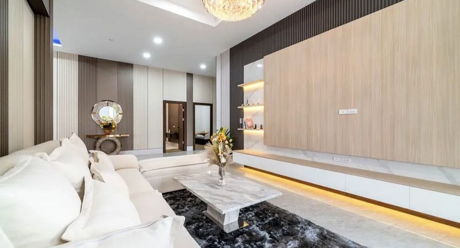 For sale 3 bedrooms villa in Bang Lamung, Chonburi