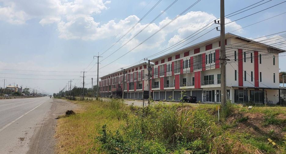 À vendre 3 chambres maison de ville à Chaloem Phra Kiat, Saraburi
