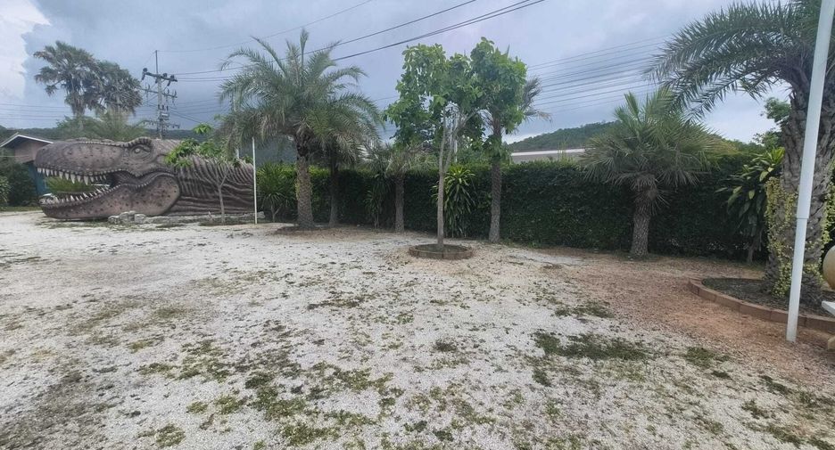 Hotel en venta de 4 habitaciones en Sattahip, Chonburi