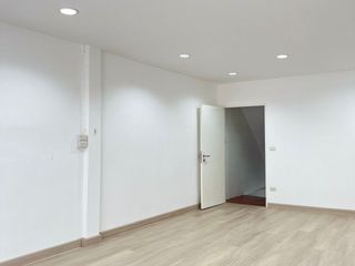 For rent 3 bedrooms townhouse in Phra Khanong, Bangkok