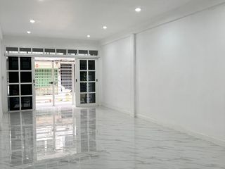 For rent 3 bedrooms townhouse in Phra Khanong, Bangkok