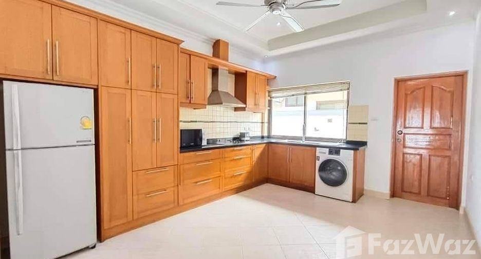 Casa en alquiler de 3 habitaciones en Bang Lamung, Chonburi