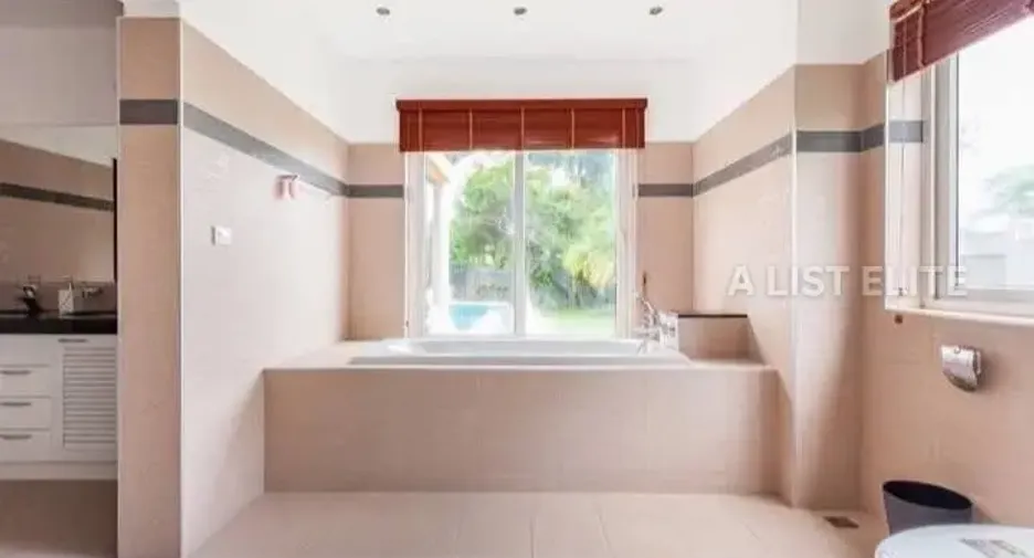 Haus zur Miete mit 4 Zimmer in Bang Lamung, Chonburi
