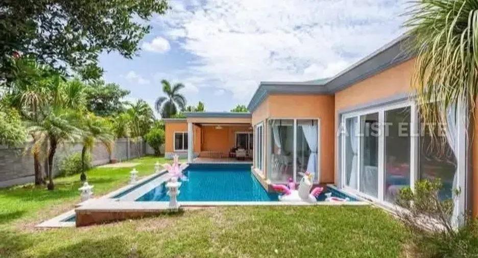 Haus zur Miete mit 4 Zimmer in Bang Lamung, Chonburi