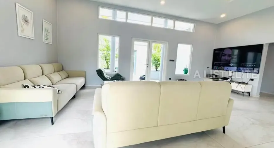 Haus zur Miete mit 5 Zimmer in Bang Lamung, Chonburi