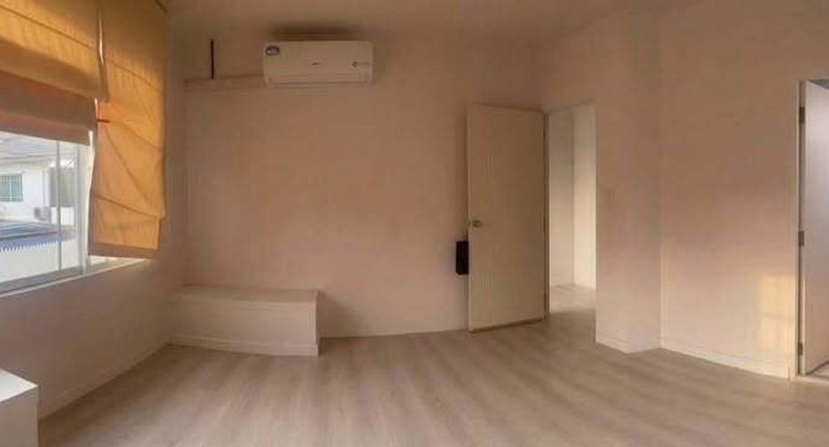 For sale 2 bedrooms townhouse in Phra Samut Chedi, Samut Prakan