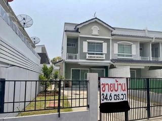 出售 2 卧室 联排别墅 在 Phra Samut Chedi, Samut Prakan
