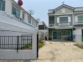 出售 2 卧室 联排别墅 在 Phra Samut Chedi, Samut Prakan