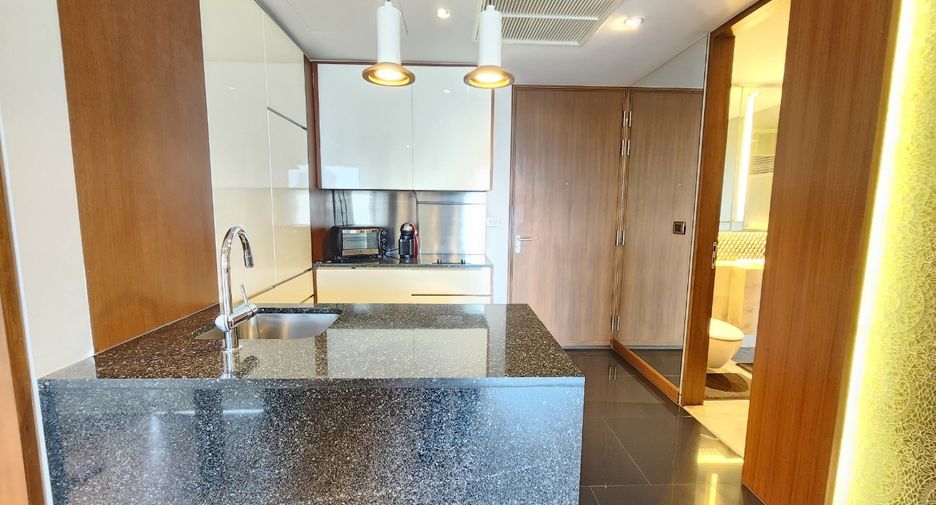 For rent 1 bed condo in Pathum Wan, Bangkok