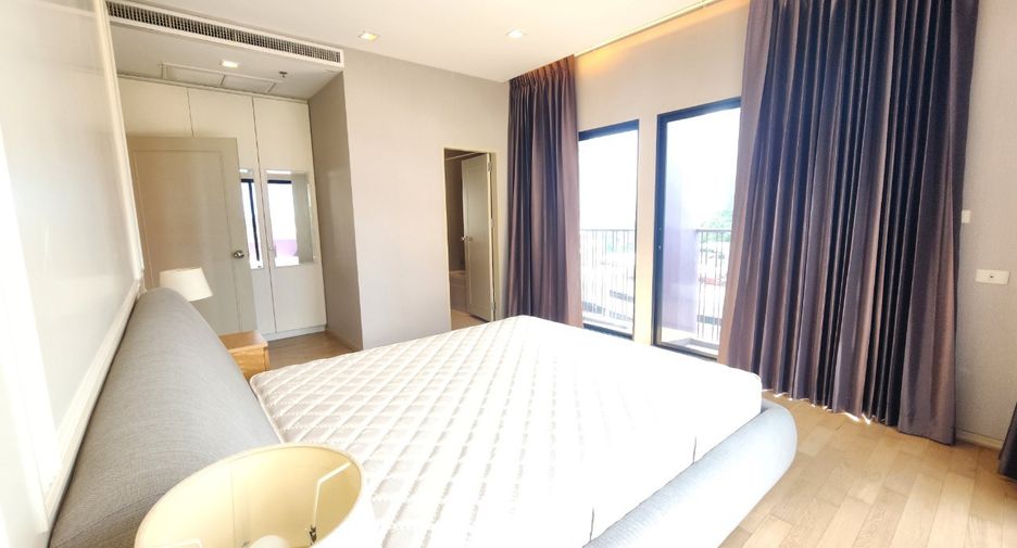 For rent 2 bedrooms condo in Khlong Toei, Bangkok