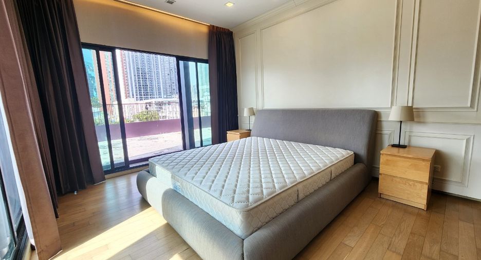 For rent 2 bedrooms condo in Khlong Toei, Bangkok