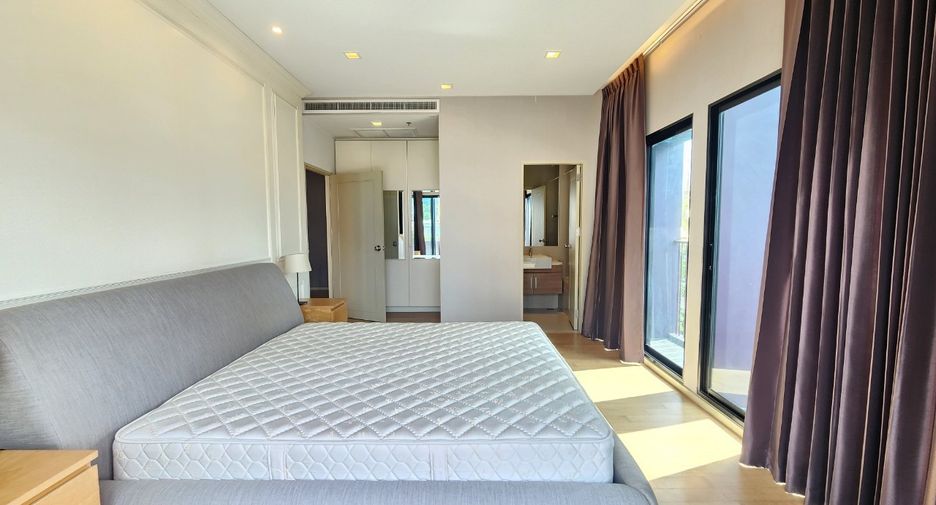 For rent 2 bedrooms condo in Khlong Toei, Bangkok