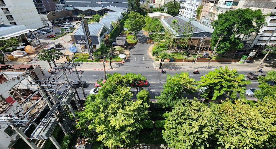For rent 2 bedrooms condo in Khlong Toei, Bangkok