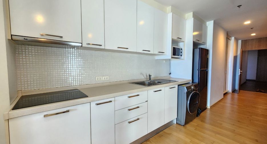 For rent 2 bedrooms condo in Khlong Toei, Bangkok