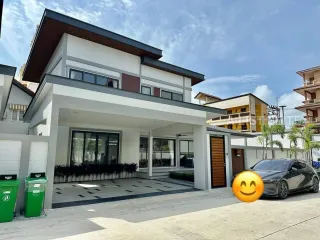 À louer 4 chambres maison à Bang Lamung, Chonburi
