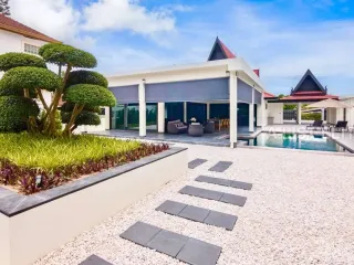 For Rent 5 Bedroom House In Bang Lamung, Chonburi