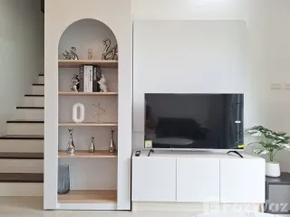 Casa adosada en alquiler de 3 habitaciones en Mueang Chiang Mai, Chiang Mai